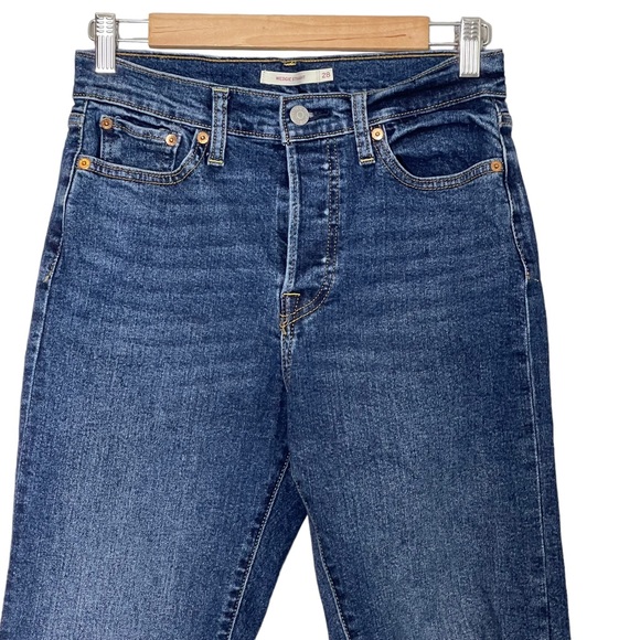 Levi's Womens Wedgie Straight Distressed Raw Hem Jeans Size 28 Button Fly - Picture 3 of 12